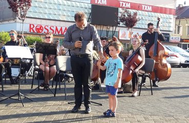Hiszpańska orkiestra kameralna wystąpiła na placu Legionów w Wieluniu